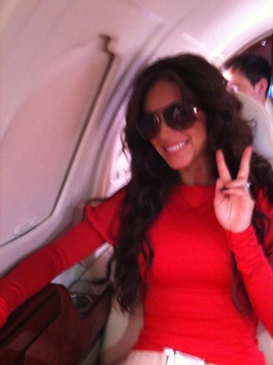 anahi-and-peace-sign-with-your-fihngers-gallery