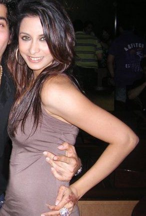 246927_112788948809963_100002365751406_131585_5358389_n - xxMadhura Naikxx