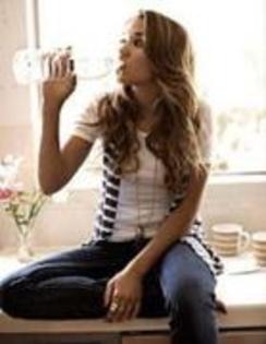 16143374_JPJWSTAMQ - poze cu emily