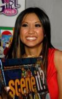 16142339_OTQOFRYYX - brenda song