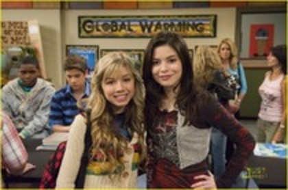 35253074_FYVUKBPYB - iCarly