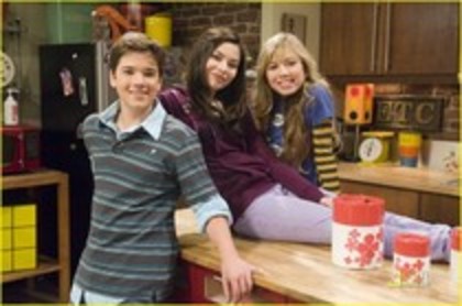 35253096_HJHAUPTSE - iCarly