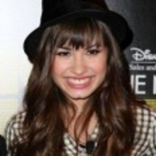 Demi_Lovato_1230144704_2 - demi lovato