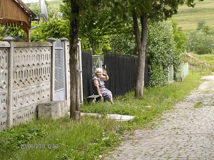 banca din fata casei... - in vizita la gradina lui Maria