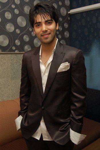 180024_193988170619703_152216818130172_652401_7555571_n - xxKinshuk Mahajan-Ranvirxx