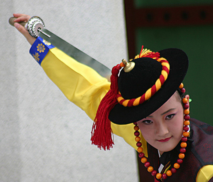 dansul sabiilor - Coreea-imagini-spectaculoase