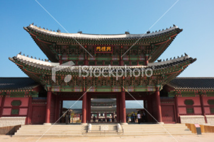 istockphoto_8999036-gyeongbok-palace-entry-gate-seoul-south-korea - Palate din Coreea