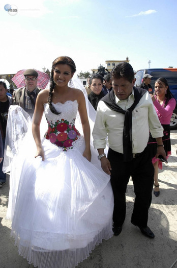 Maite Perroni (41)