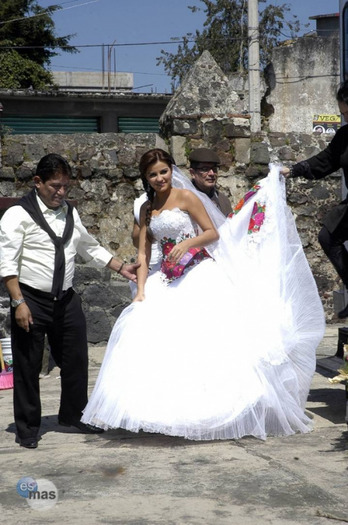 Maite Perroni (45)