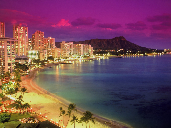 Waikiki_at_Dusk_Hawaii