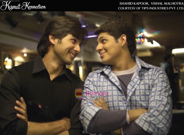 normal_Shahid Kapoor, Vishal Malhotra in a High Quality Still from Kismat Konnection Movie (2) - Filmul Kismat Konnection