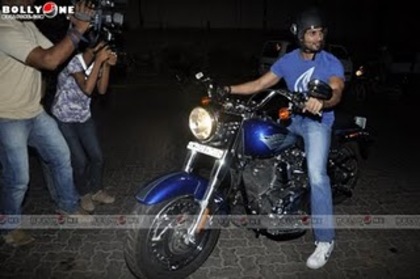 Ranbir-11 - Masina si motocicleta