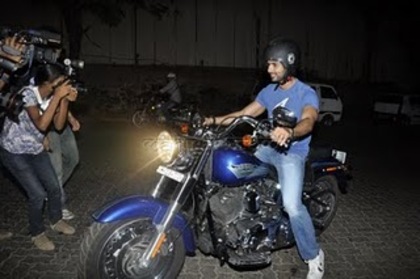 shahid-anushka-karan-johar-grace-ranbir-kapoor-house-party-8 - Masina si motocicleta