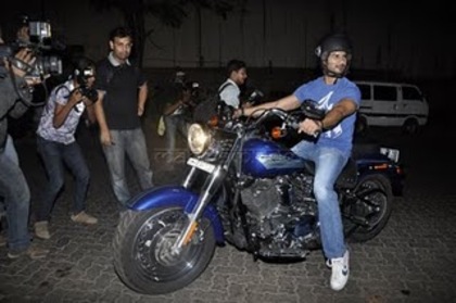 shahid-anushka-karan-johar-grace-ranbir-kapoor-house-party-9 - Masina si motocicleta