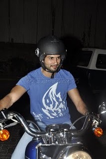 shahid-anushka-karan-johar-grace-ranbir-kapoor-house-party-13 - Masina si motocicleta