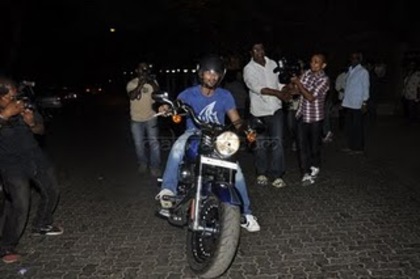 shahid-anushka-karan-johar-grace-ranbir-kapoor-house-party-40 - Masina si motocicleta