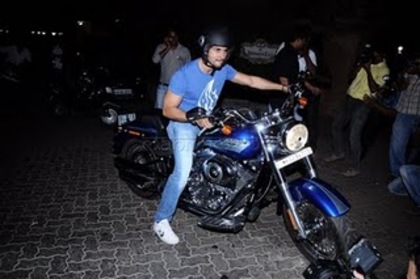 shahid-anushka-karan-johar-grace-ranbir-kapoor-house-party-42 - Masina si motocicleta
