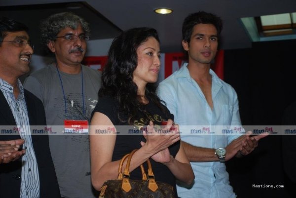 shahid-kapur-documentary-1-mastione - Pers din viata lui SHAHID
