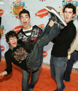 blog-kca-2011-jonas-brothers-throwback-1