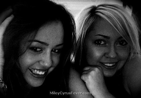 CCZIKSRNSTTWUOVLNJI - Miley Cyrus-poze personale
