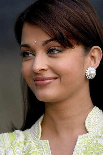 Bollywood actress aishwarya rai 2 - Smart and busy