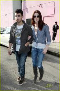 images (8) - Joe Jonas si Ashley Greene