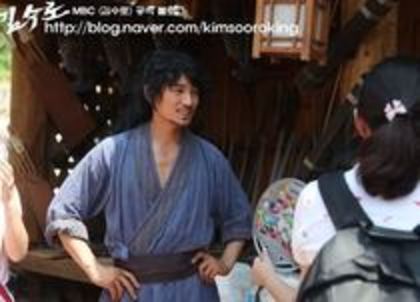 kim suro regele de fier (21) - Kim Suro-in spatele scenei