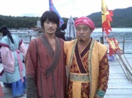 kim suro regele de fier (29) - Kim Suro-in spatele scenei