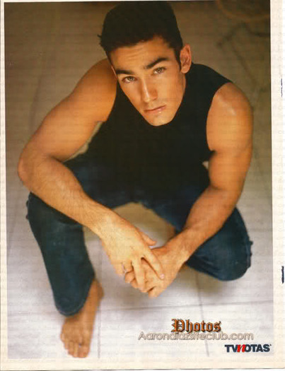 2zy8mdc - Aaron Diaz