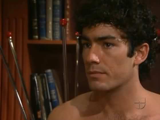 2zyznv6 - Aaron Diaz