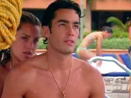 14tuhqu - Aaron Diaz