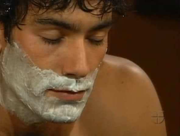 15nku3q - Aaron Diaz