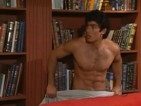 30hyg6f - Aaron Diaz