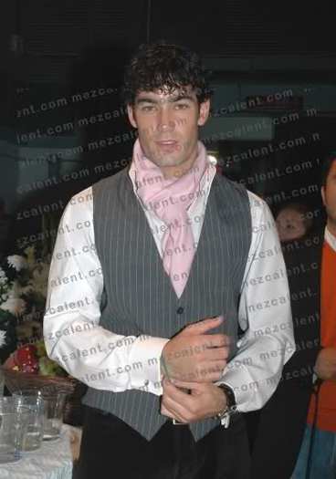 34qqq9i - Aaron Diaz