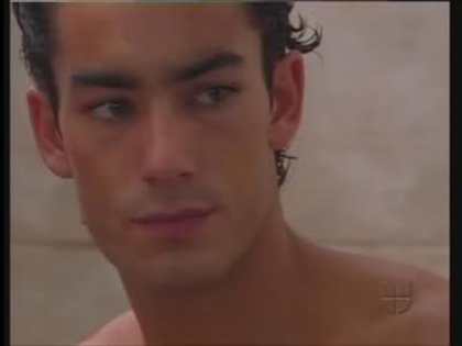 w12na9 - Aaron Diaz