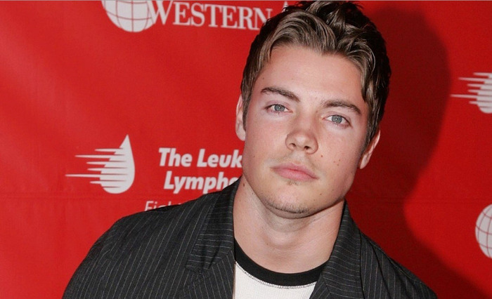 Josh (20) - Josh Henderson