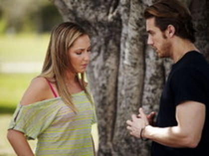 45308210_XZSYDRPNX - Vanessa Pose y Eugenio Siller-Martin y Vicky