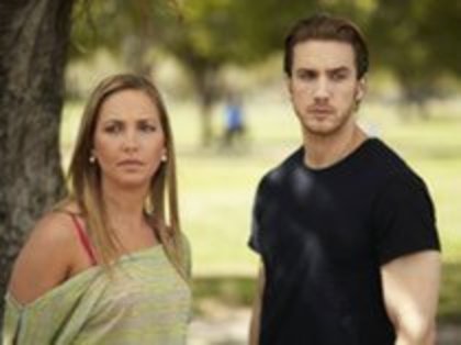 45726258_WNGFUDLYO - Vanessa Pose y Eugenio Siller-Martin y Vicky