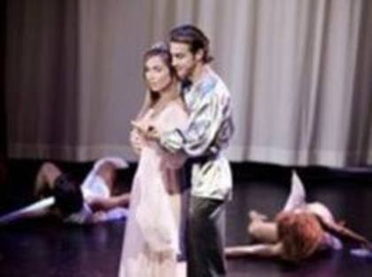 images - Vanessa Pose y Eugenio Siller-Martin y Vicky