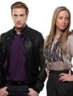 images (1) - Vanessa Pose y Eugenio Siller-Martin y Vicky