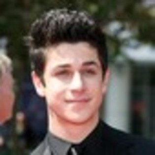 david-henrie-311216l-thumbnail_gallery - David Henrie