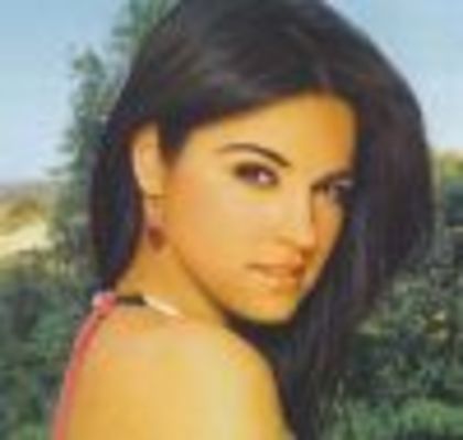 thumb_maite-perroni-o-singura-culoare-de-par-mai-multe-coafuri-cum-iti-place-mai-mult-galerie-foto_2