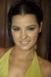 thumb_maite-perroni-o-singura-culoare-de-par-mai-multe-coafuri-cum-iti-place-mai-mult-galerie-foto_3