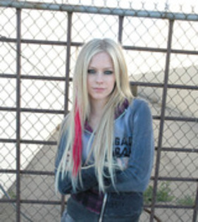 19958099_KMBVTLSMU - Avril Lavigne