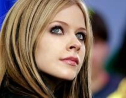 QKFFCQKXUNIVBKXKYTV - Avril Lavigne