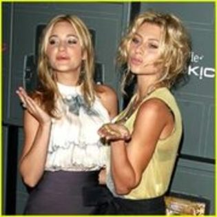 aly-aj-michalka-tmobile[1]