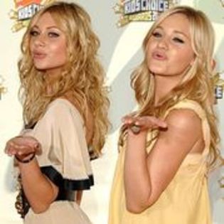 kiss-aly-aj-michalka-400a041107[1]