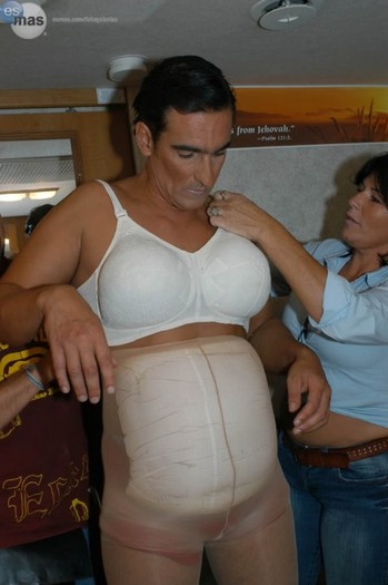 Miguel-Varoni-disfrazado-de-muje-14