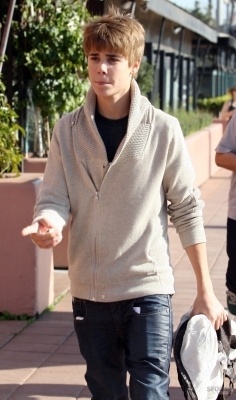 normal_020 - February 6th - Hanging Out at Santa Monica with Justin Bieber