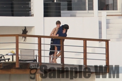 normal_023 - January 2 - In St Lucia With Justin Bieber